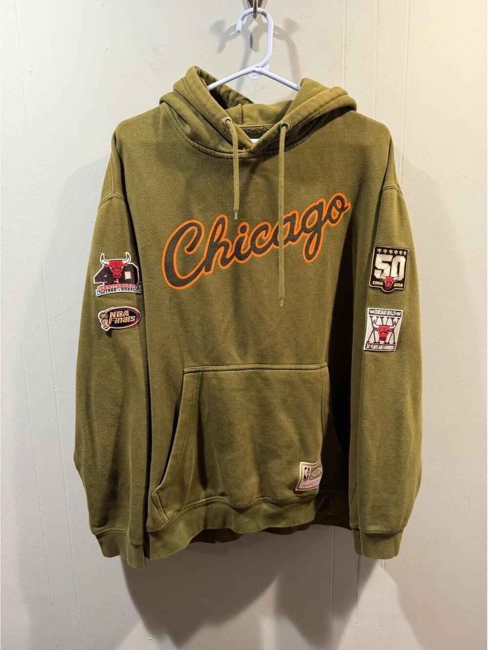 Mens Chicago Bulls Hoodie Size XL  Mitchell & Ness Hardwood Olive Color